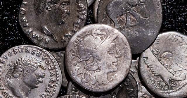 photo:-man-uncovers-2,000-year-old-roman-treasure-hoard-in-german-field
