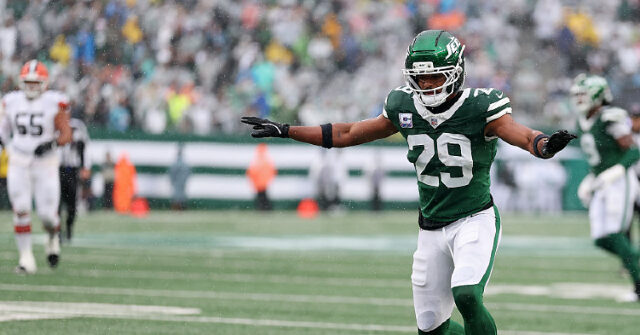 watch:-browns’-kc-concepcion-knocked-out-by-vicious-hit-in-jets-game