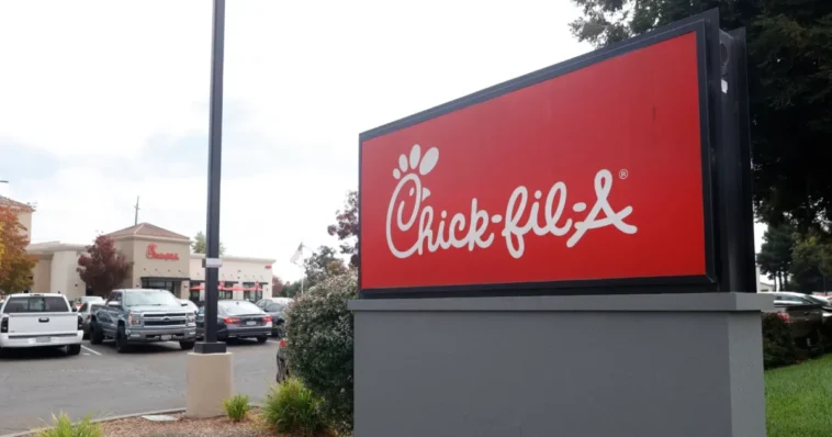 chick-fil-a-takes-stand-against-ai-trend-mcdonald’s-embraced,-holds-the-line-on-‘human-to-human’-service