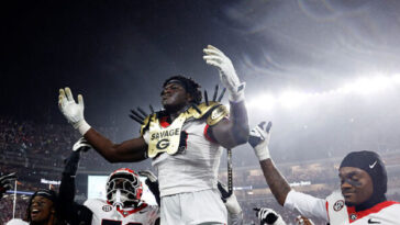 watch:-angry-bama-fans-shower-georgia-players-with-cans-and-drinks-after-controversial-loss
