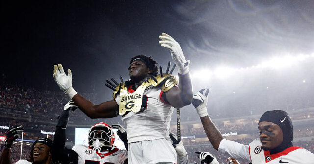 watch:-angry-bama-fans-shower-georgia-players-with-cans-and-drinks-after-controversial-loss