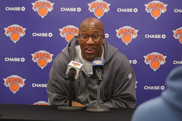 mike-brown-takes-moment-to-bring-knicks-together-amid-off-court-drama:-‘really-cool’