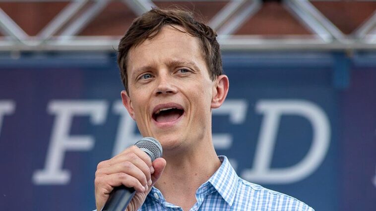 drag-queens,-trans-pastor,-abortion-rallies:-inside-dem-governor-hopeful’s-progressive-church