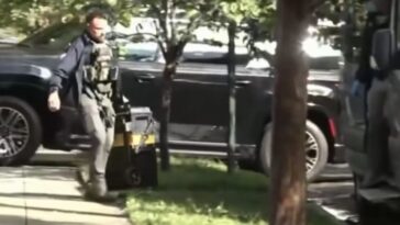 watch:-homeland-security-agents-seen-carrying-boxes-out-of-ilhan-omar’s-home-during-4-hour-raid