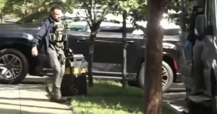 watch:-homeland-security-agents-seen-carrying-boxes-out-of-ilhan-omar’s-home-during-4-hour-raid