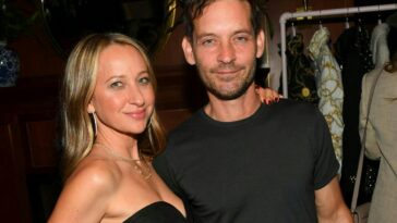 tobey-maguire-officiates-ex-wife’s-wedding-weeks-after-divorce-finalized