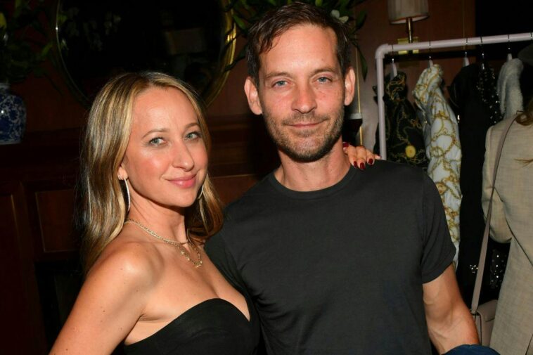 tobey-maguire-officiates-ex-wife’s-wedding-weeks-after-divorce-finalized