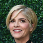 actress-selma-blair-arrested-after-violent-‘medical-emergency’-on-delta-flight