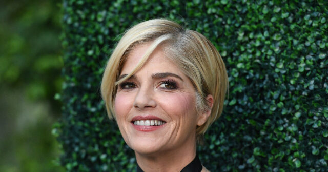 actress-selma-blair-arrested-after-violent-‘medical-emergency’-on-delta-flight