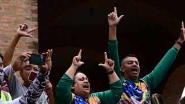 brazil:-far-left-supporters-of-lula-da-silva-trash-sao-paulo-train-stations,-burn-us.-flag