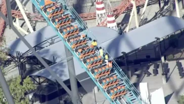 six-flags-roller-coaster-horror-as-man-plunges-to-death,-captured-in-souvenir-photo