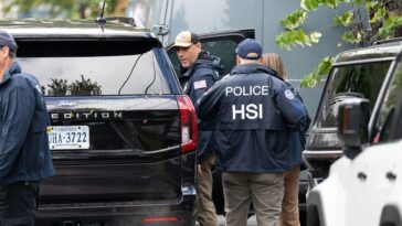 raw-footage:-federal-agents-remove-evidence-from-ilhan-omar’s-house