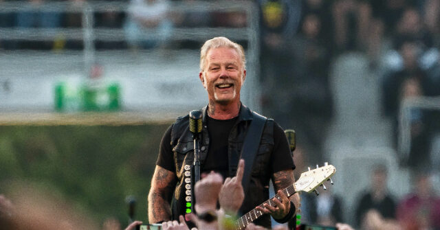 watch:-metallica’s-james-hetfield-tells-audience-we’re-‘not-here,-like-other-entertainers,-to-influence-you-with-their-bulls**t’