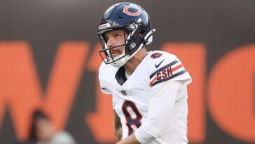 bears-kicker-goes-viral-after-trying-to-trip-packers-receiver-who-decked-chicago-coach-on-sideline