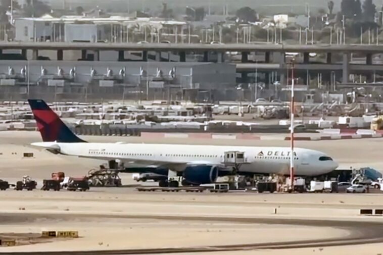 delta-flight-arriving-from-ny-evacuated-over-bomb-threat-after-landing-in-tel-aviv:-reports