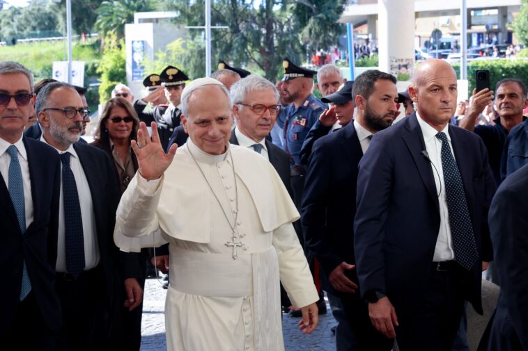pope-leo-xiv-arrives-at-rome’s-gemelli-hospital-ahead-of-lung-surgery