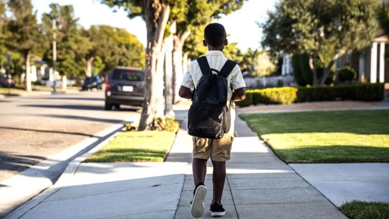 a-little-boy-asked-why-his-dad-doesn’t-like-him.-his-words-broke-my-heart