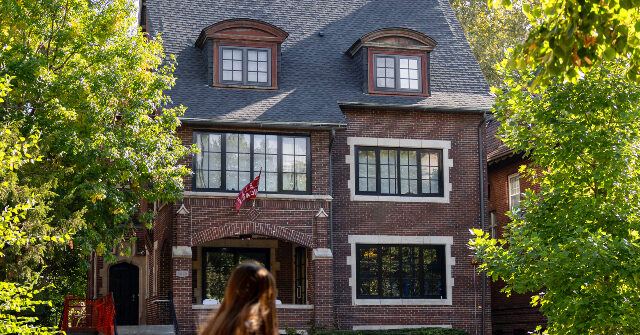 video:-police-investigate-woman’s-reported-sexual-assault-at-university-of-chicago-frat-house