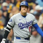 dave-roberts-keeps-shohei-ohtani-in-dodgers’-nlcs-game-3-lineup-despite-postseason-struggles