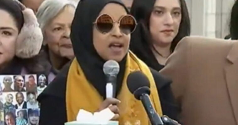 watch:-trump-goes-off-on-ilhan-omar-during-ohio-rally-as-crowd-chants-“deport-her”