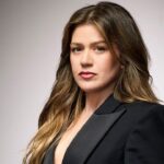 kelly-clarkson-‘has-put-us-in-danger,’-brooklyn-store-owner-claims-as-bird’s-price-tag-soars-to-$15m