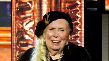 singer-joni-mitchell-becomes-us.-citizen:-‘a-journey-that-began-62-years-ago’