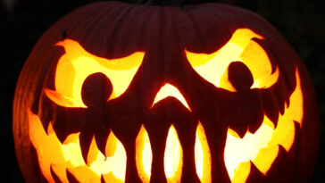 halloween-display-creates-dispute-after-homeowner-says-he-had-to-get-special-events-permit