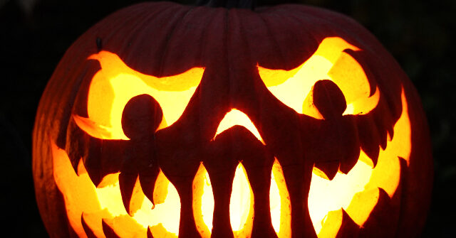 halloween-display-creates-dispute-after-homeowner-says-he-had-to-get-special-events-permit