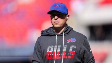 no-excuses:-jim-leonhard-tells-bills-defense-‘it’s-time-to-be-good-at-something’