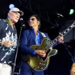 john-stamos-says-beach-boys-legend-mike-love-is-facing-‘serious-health-challenges’