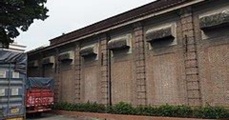 they-bought-a-warehouse-to-shelter-the-homeless—then-paid-security-to-keep-them-out