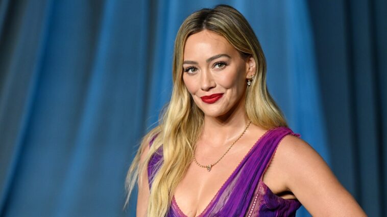 hilary-duff-flaunts-figure-in-yellow-swimsuit-on-girls’-trip-as-‘toxic-mom-group’-drama-resurfaces