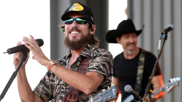 country-star-chris-janson-admits-he-got-‘a-little-cocky’-before-grueling-colorado-elk-hunt