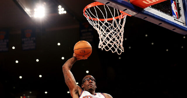former-knicks-star-amar’e-stoudemire-becomes-a-miami-police-officer