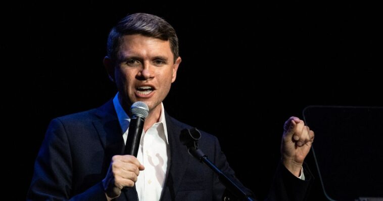 conservative-commentator-steven-crowder-tells-cnn-and-james-talarico-to-‘lawyer-up’-after-they-allegedly-stole-his-trademark-for-town-hall