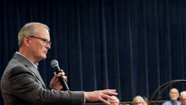 kansas-dem-adam-hamilton-would-be-‘out-there-with-people’-if-minneapolis-style-ice-protests-came-to-kansas-city