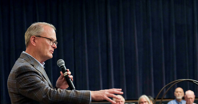 kansas-dem-adam-hamilton-would-be-‘out-there-with-people’-if-minneapolis-style-ice-protests-came-to-kansas-city