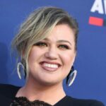 flipping-the-$15-million-bird:-kelly-clarkson’s-asymmetric-social-warfare-on-atlantic-avenue