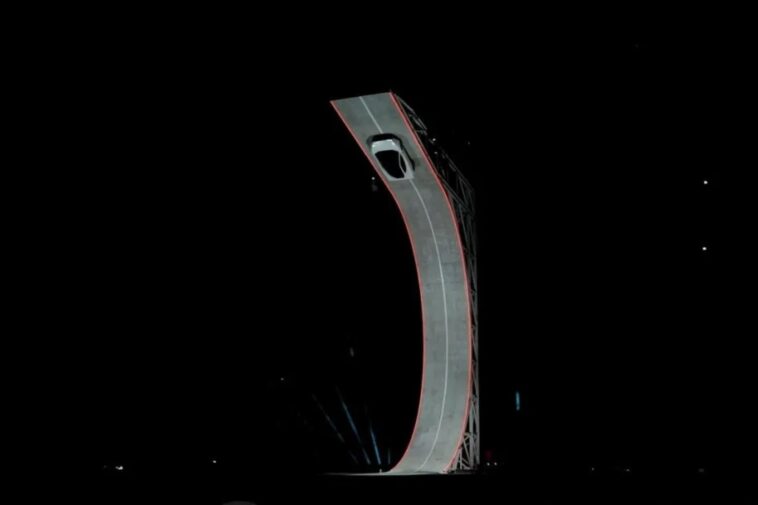 elon-musk’s-three-word-reaction-after-unveiling-tesla-roadster-flying-car-that-hits-60-mph-in-under-a-second