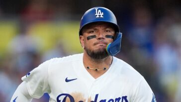 world-series-hero-miguel-rojas-emotionally-announces-retirement-after-dodgers-get-swept-in-nlcs