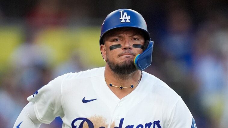 world-series-hero-miguel-rojas-emotionally-announces-retirement-after-dodgers-get-swept-in-nlcs