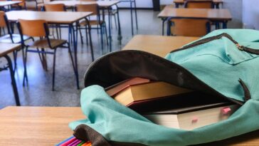 washington-school-district-that-forced-kids-to-hide-bibles-in-sealed-envelopes-must-apologize,-pay-$275k