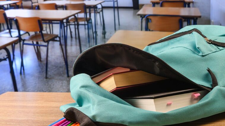 washington-school-district-that-forced-kids-to-hide-bibles-in-sealed-envelopes-must-apologize,-pay-$275k