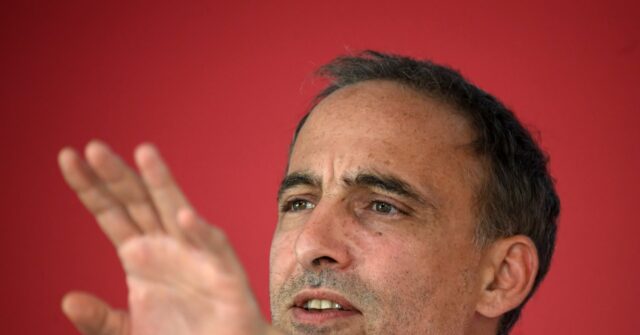 french-socialist-presidential-candidate-accuses-trump-of-being-a-‘useful-idiot’-for-russian-diesel-deal