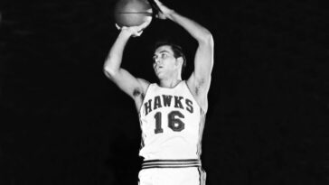 cliff-hagan,-basketball-hall-of-famer-and-champion-involved-in-famous-bill-russell-trade,-dead-at-94
