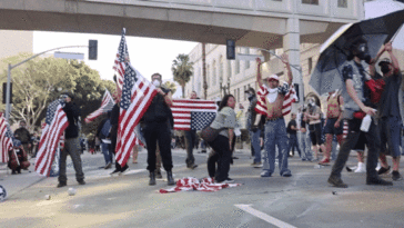 ‘no-kings’-foot-soldiers-ignore-organizers’-warning,-go-all-in-for-democrats
