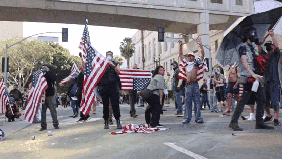‘no-kings’-foot-soldiers-ignore-organizers’-warning,-go-all-in-for-democrats