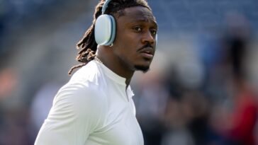 patriots-expected-to-activate-aj.-brown-for-jets-clash-after-ankle-injury