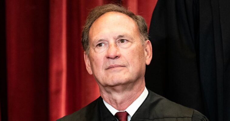 alito-shuts-down-retirement-talks-as-midterms-threaten-gop-path-to-confirm-successor