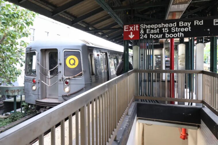 68-year-old-woman-cut-in-face-in-nyc-subway-as-assaults-spike:-cops